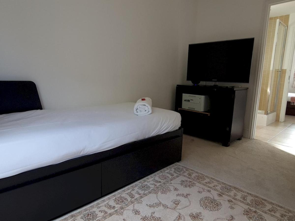 Pass The Keys Well Located Modern 5 Bedroom House Birmingham Eksteriør billede